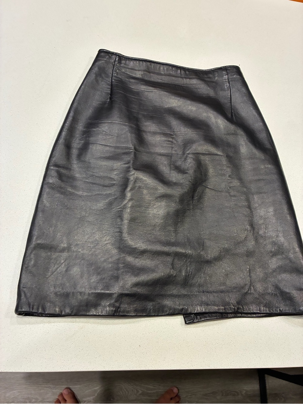 Hugo Buscati Black Leather Knee Length A-Line Skirt Zip Closure Lined Slit 4